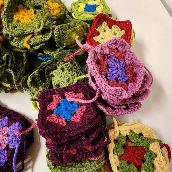 Vintage Crocheted Granny Squares 1-8" Individual Squares Colorful Lot Over 170 - Picture 9 of 16